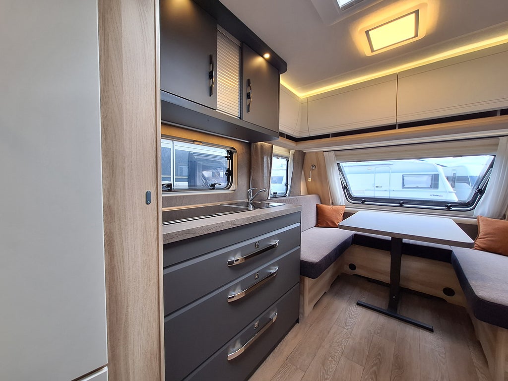 Hobby De Luxe 495 WFB Dubbelbädd