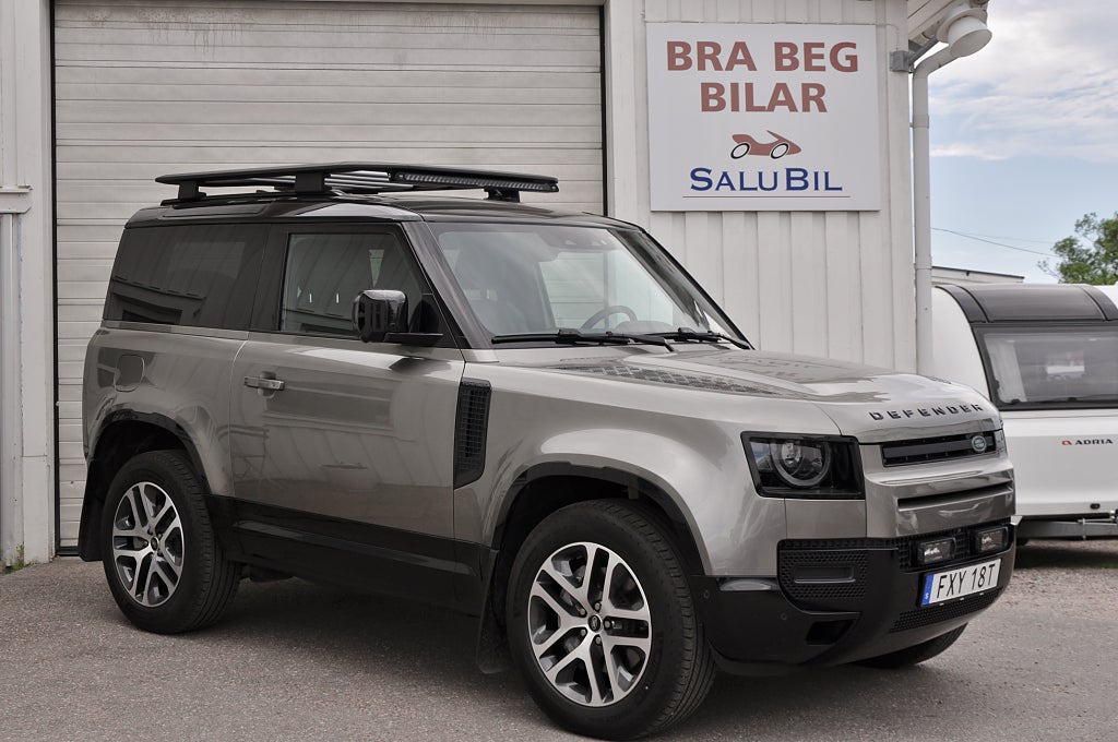 Land Rover Defender 2025