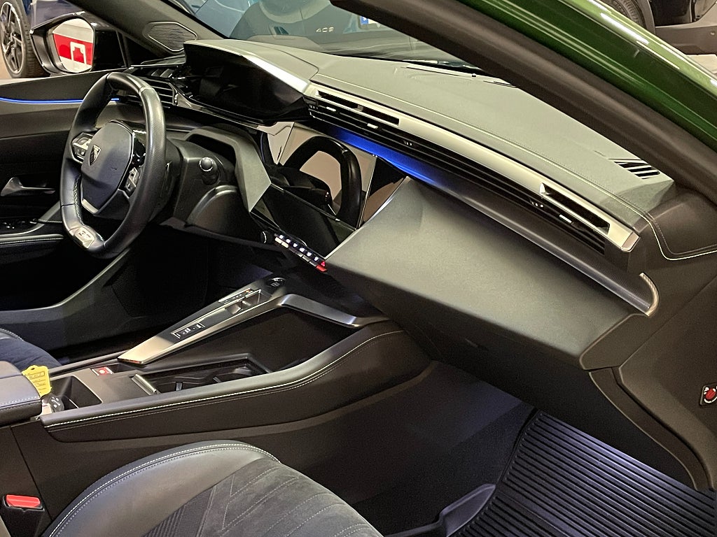 Peugeot 308 GT Plug-In Hybrid 225hk EAT Nyservad  thumbnail