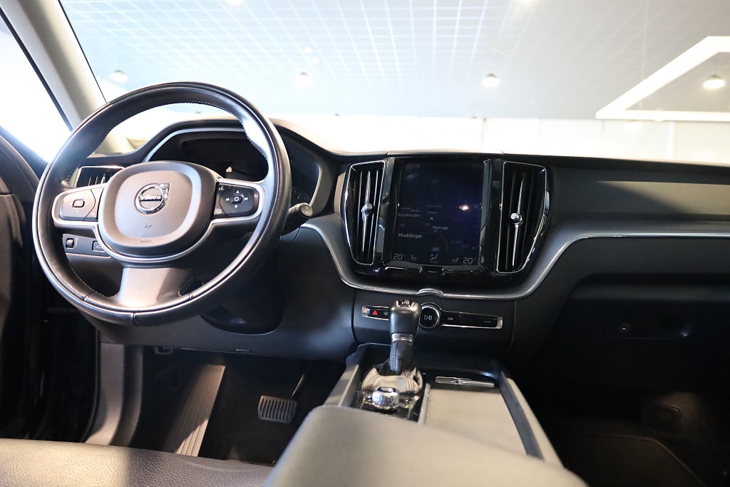 Volvo XC60 T5 AWD Geartronic Momentum Advanced Drag Pano Navi 2020