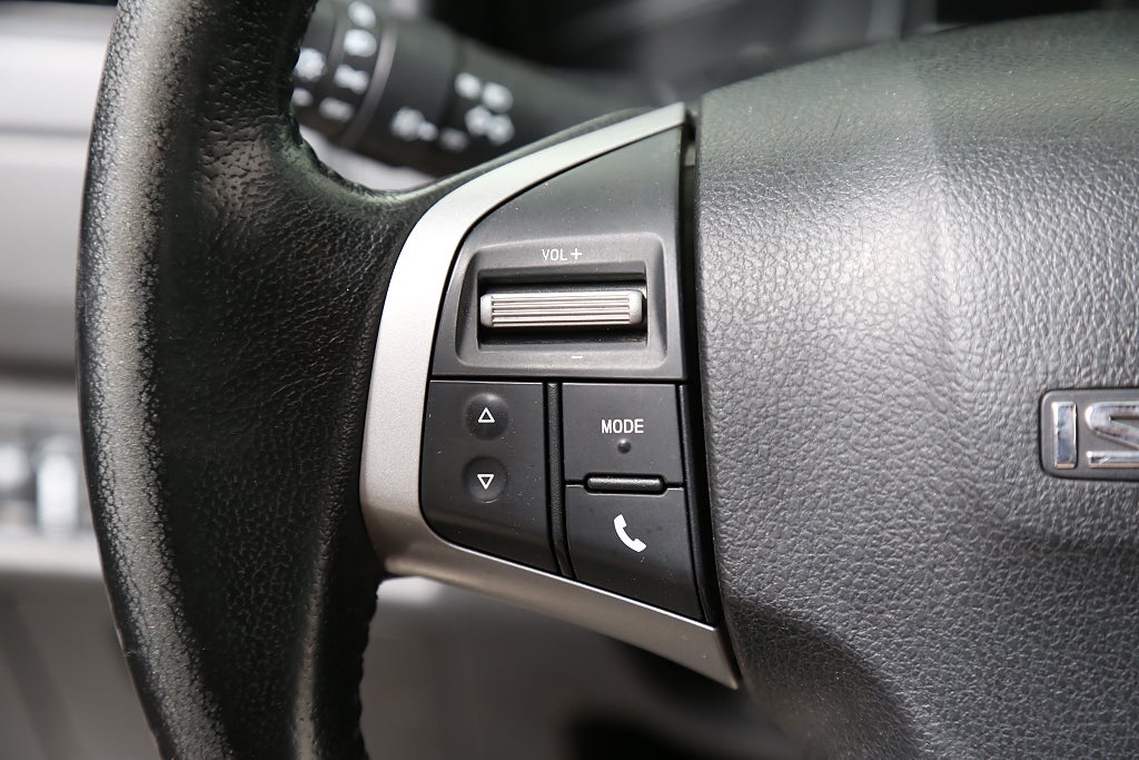 Isuzu D-Max Crew Cab 2,5 4WD 163hk Limited Edition Aut Kåpa Värmare 2015