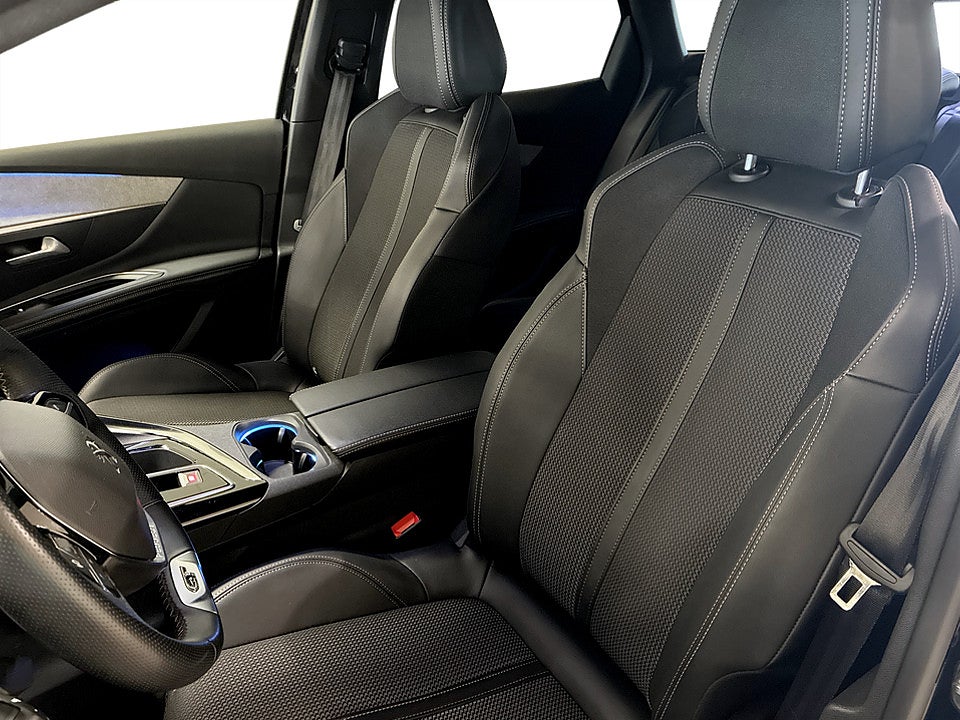 Bild på Peugeot 3008 GT Black Pack 1.2 PT 130hk Aut B-KAMERA CARPLAY