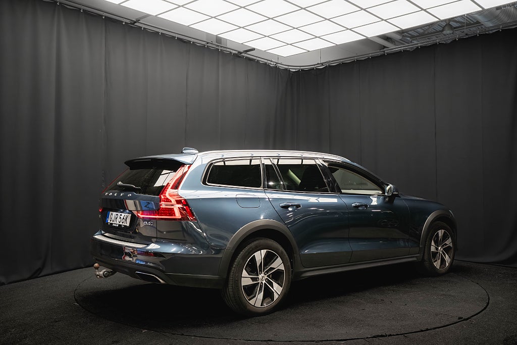 Volvo V60 Cross Country B4 AWD PRO LÄDER DRAG KAMERA D-VÄRMARE ELSTOL
