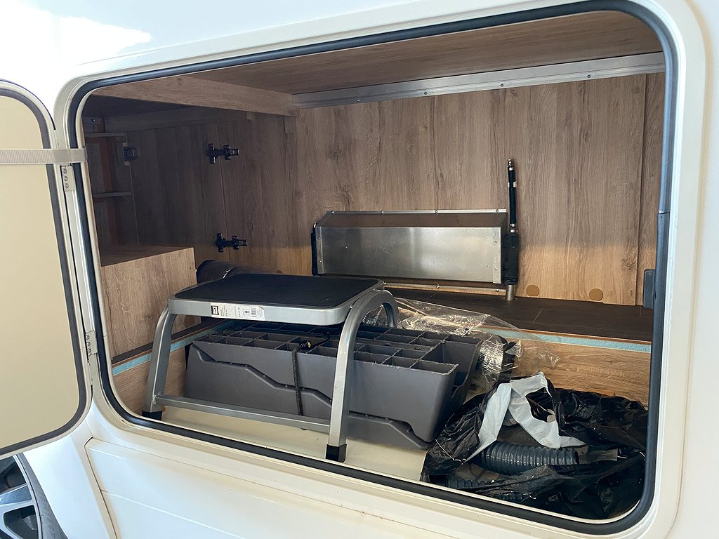 Eura Mobil Profilia 730 EB /ALDE/Solcell/L-bädd/Badrum bak - Eura Mobil