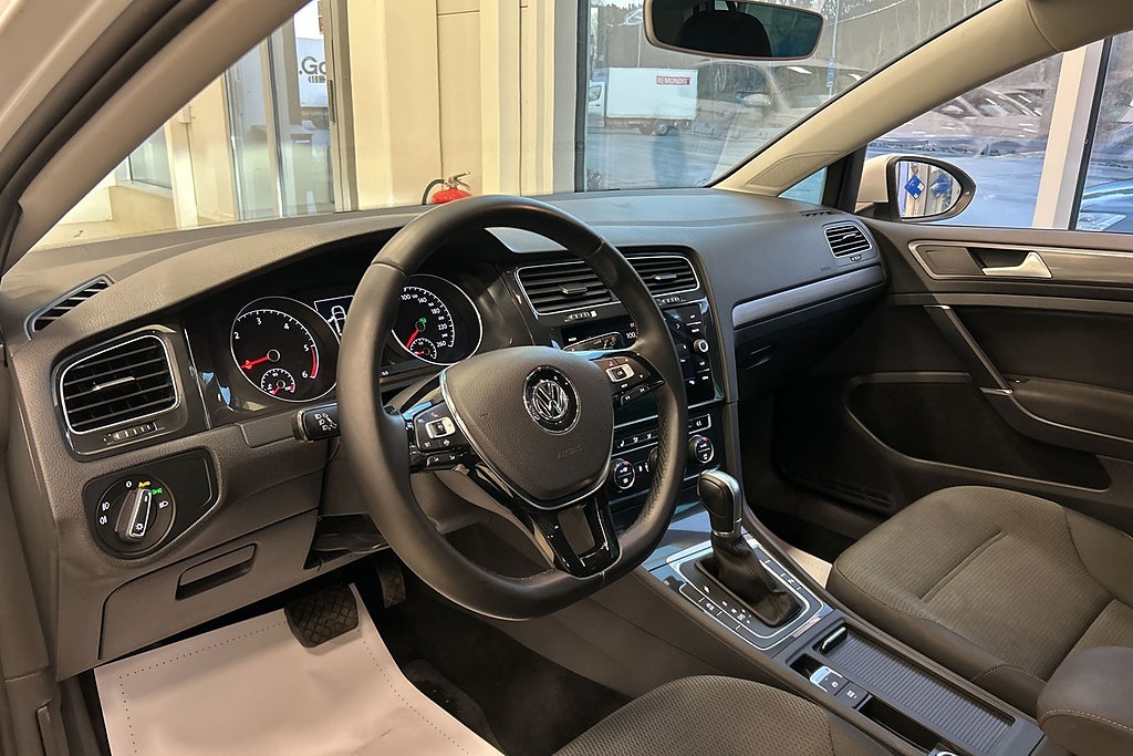 Volkswagen Golf 5-dörrar 1.6 TDI Automat Värmare/P-Sensorer/Carplay