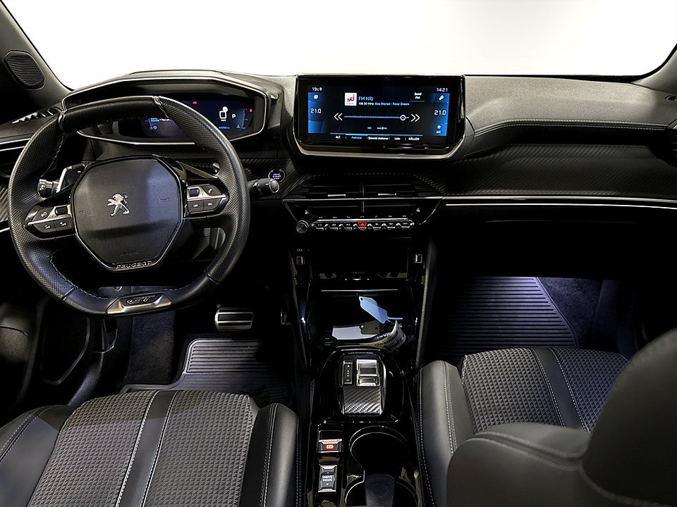 Bild på Peugeot 2008 GT 1.2 PT 130hk Aut NYSERVAD BACKKAMERA FARTHÅLLARE