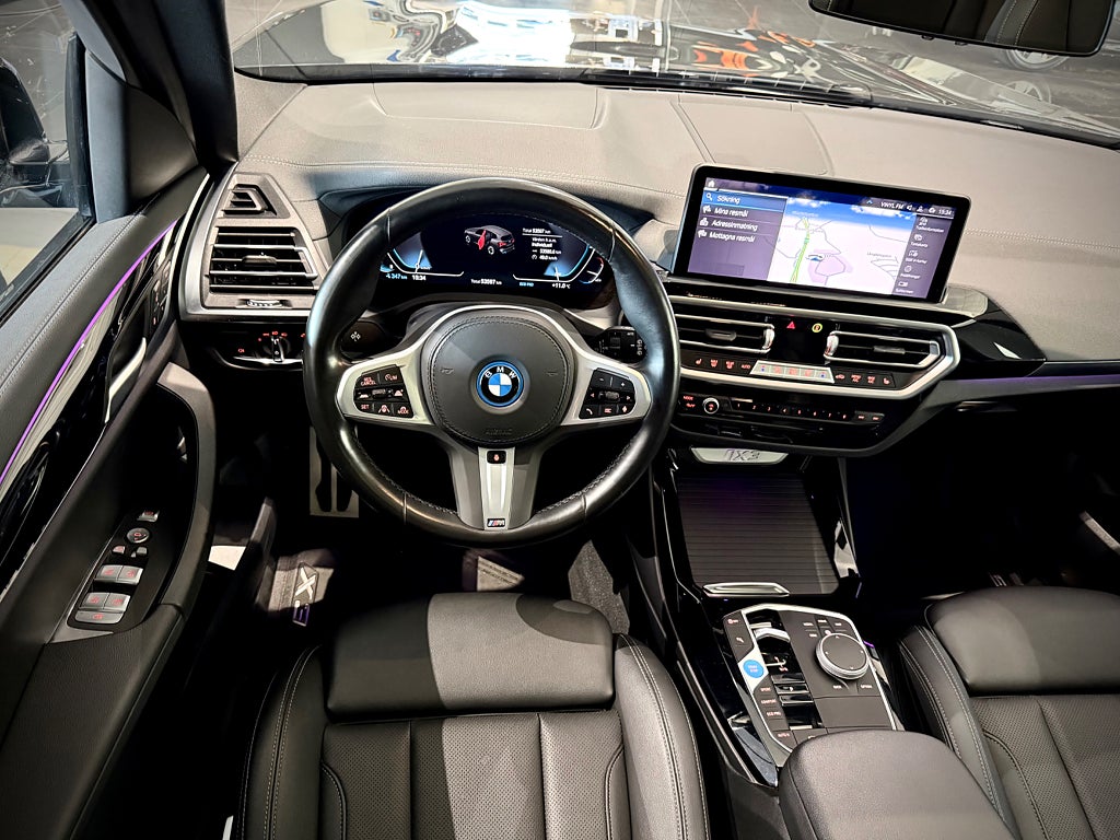 BMW iX3 M Sport Glastak Cockpit Läder Drag - bild 21