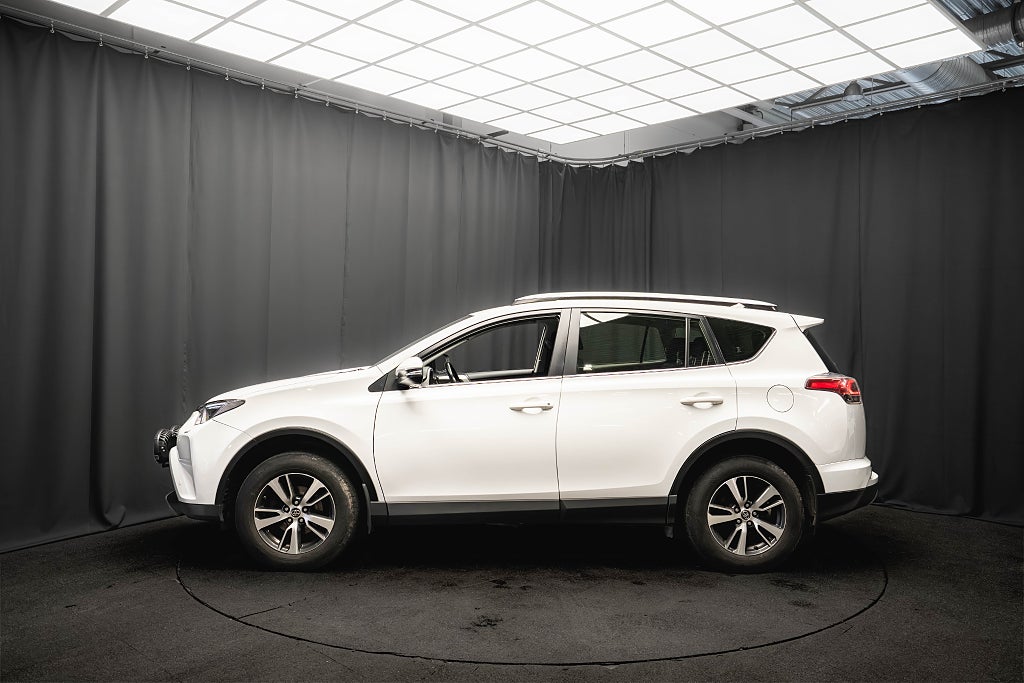 Toyota RAV4 Dual VVT-i AWD Active DRAG KAMERA M&K-VÄRMARE 152hk