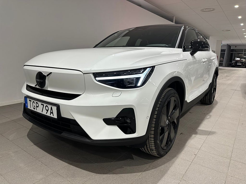 Volvo EC40 Twin Motor Performance UltraBlackSE, Panoramatak, 360 kamera