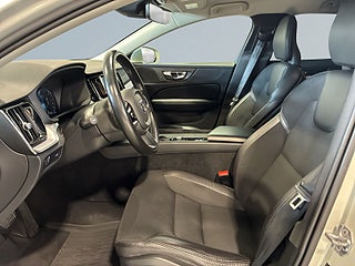 Volvo V60 D3 AWD Aut Momentum Kamera Cockpit Värmare Psens S&V – bild 7
