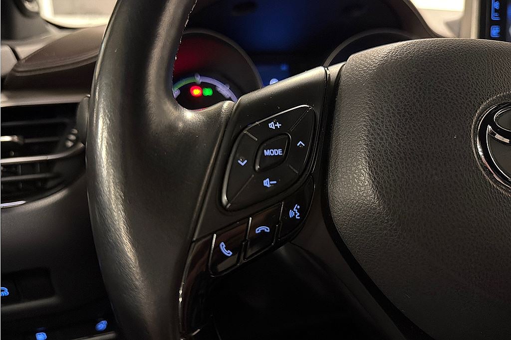 Toyota C-HR Hybrid CVT, Executive JBL, Kamera, Navi, 4,99% RÄNTA