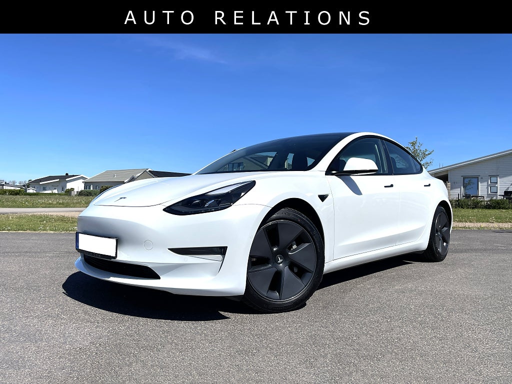Tesla Model 3 LONG RANGE AWD 441Hk FACELIFT MOMS SvSåld 1Äga