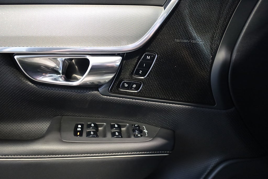 Volvo V90 Recharge T6 AWD AUT R-Design H&K Pano HUD 360° Navi 2021