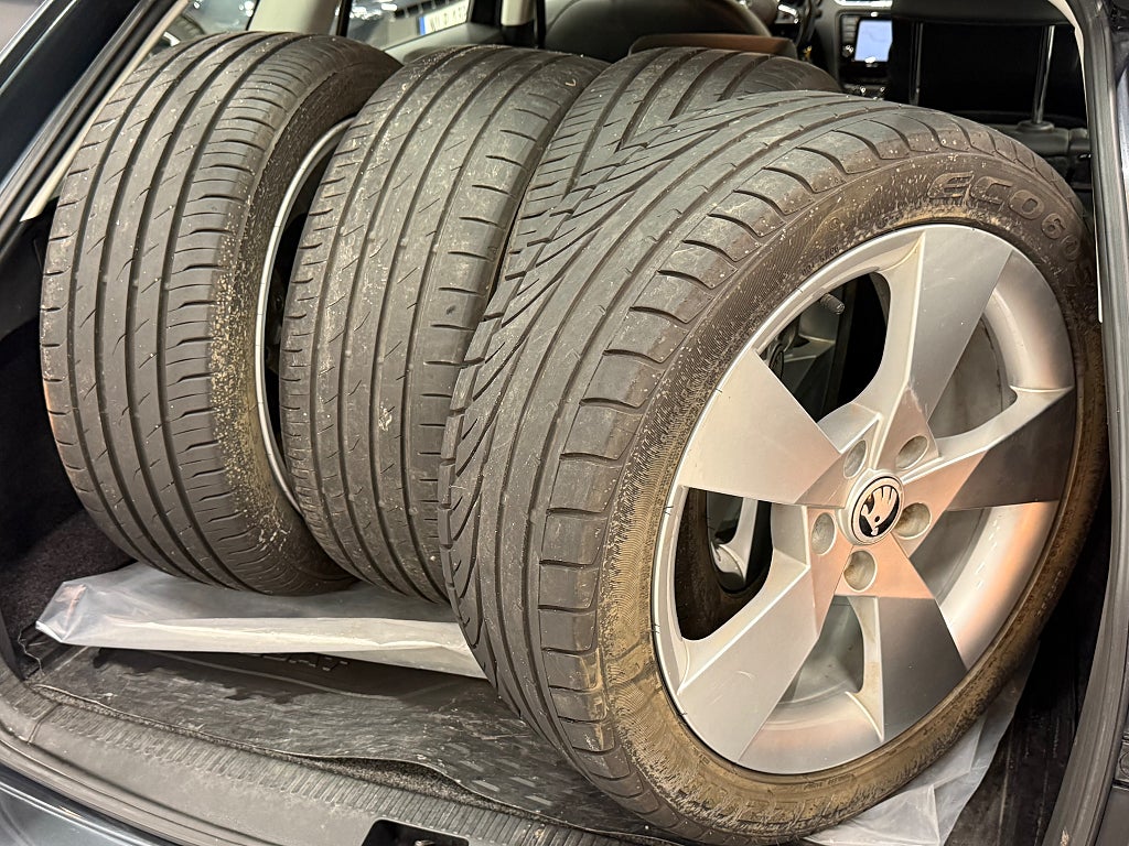 Skoda Octavia Kombi 2.0 TDI Business Edition, Vinterhjul Hemleverans - miniatyr 24