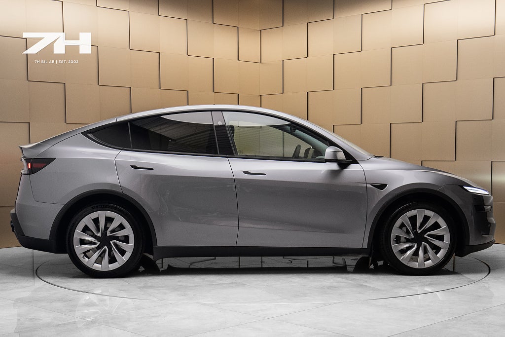 Tesla Model Y Long Range AWD Juniper / Drag / Pano / 360°