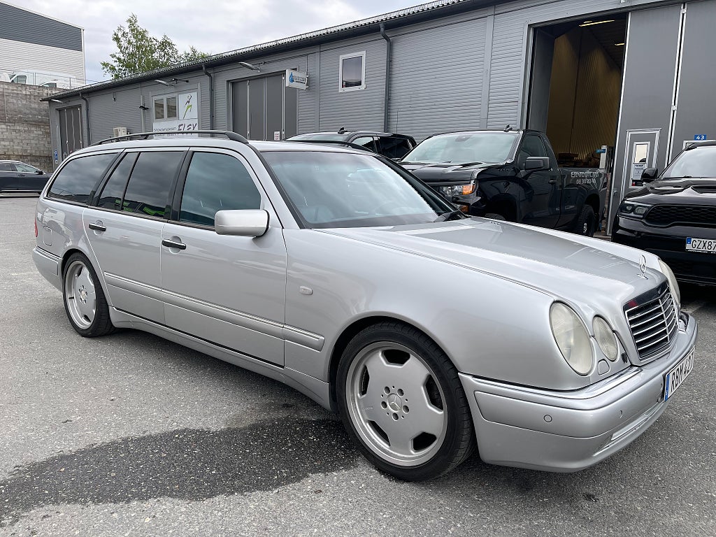 Mercedes-Benz E 55 AMG T Avantgarde