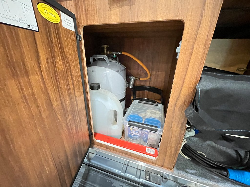 Karmann Davis 620 / AC bodel / Solcell x2/ Långbädd / 3500kg - Karmann