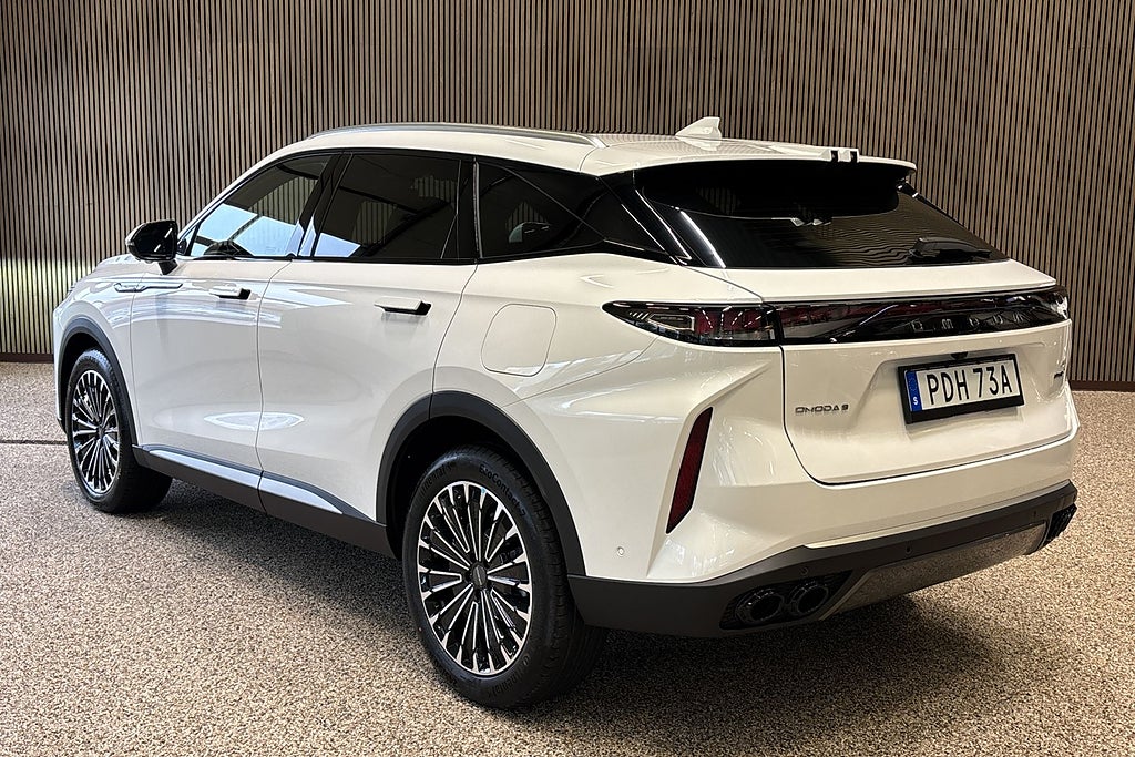 Omoda 9 1.5T + 34.46 kWh PHEV AWD Pano Elstol 360 BLIS Sony HUD