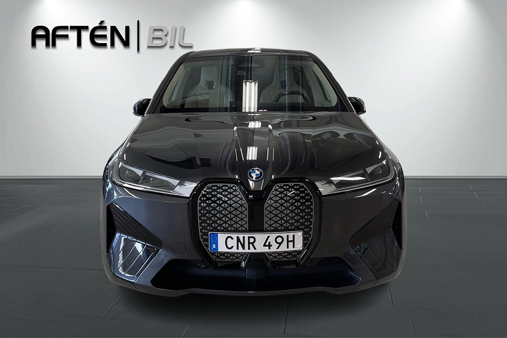 BMW iX xDrive40, 326ps, 2024