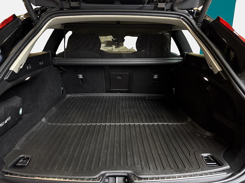 Volvo V90 B4, Momentum, Läder, MOMS, 1 brukare
