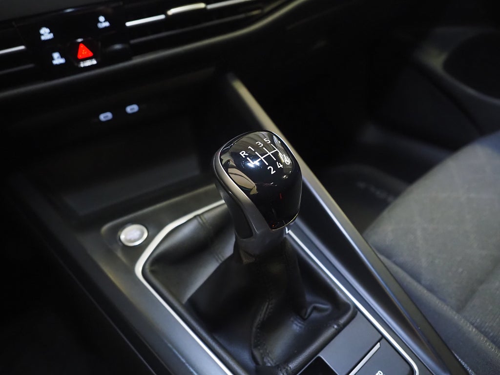 Volkswagen Golf SC 1.5 TSI 150hk Kamera P-Värmare Lane Assist Moms