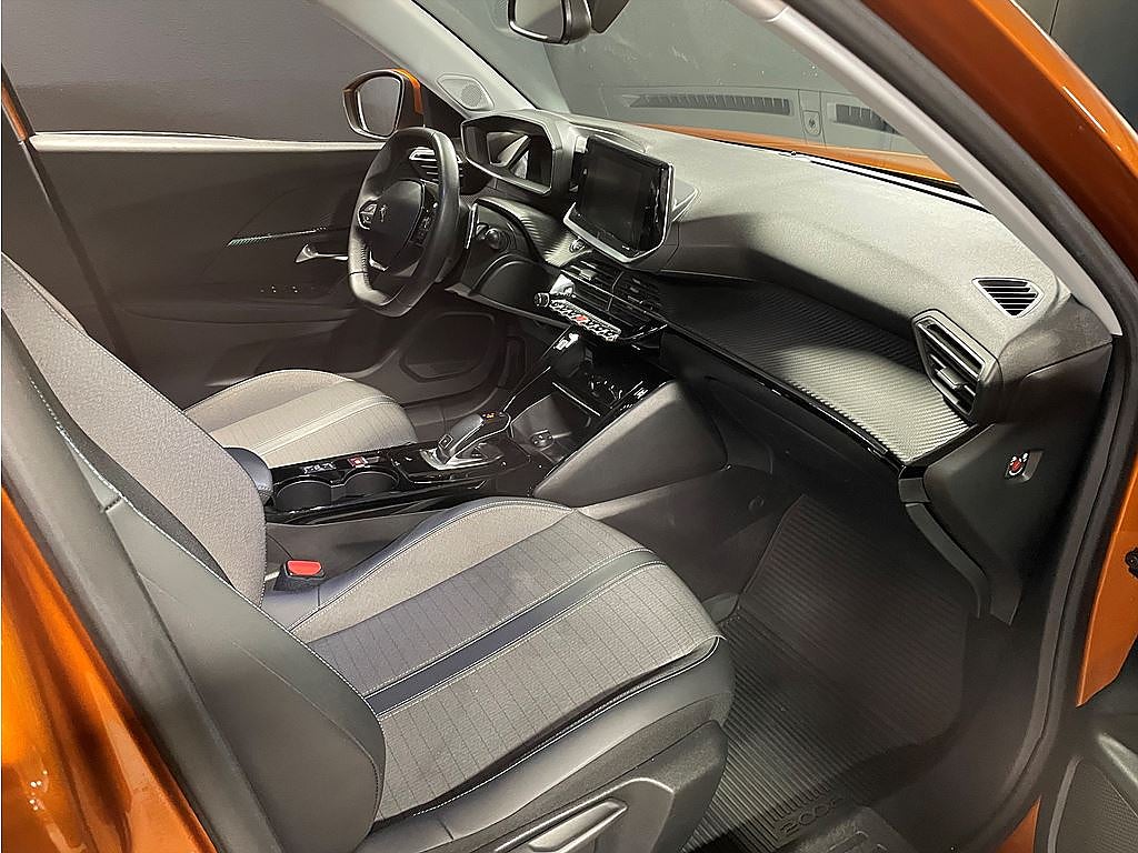 Bild på Peugeot 2008 Allure 1.2 PT 130hk Aut - B-KAMERA, CARPLAY