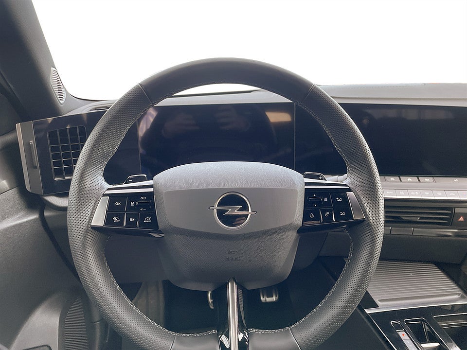 Bild på Opel Astra GS ST 1.2 PT 130hk Aut - RATTVÄRME