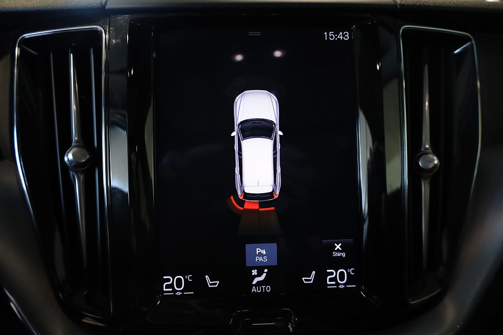 Volvo XC60 T5 AWD Geartronic Momentum Advanced Drag Pano Navi 2020