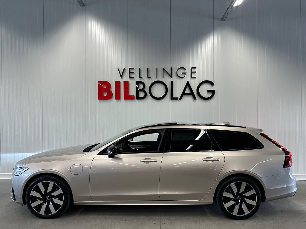 Volvo V90 Recharge T6 AWD Plus Dark Skinn H/K Pano Drag 360