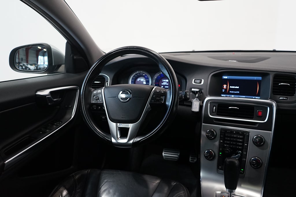Volvo V60 D5 AWD Automat R-Design Taklucka Värmare 215hk