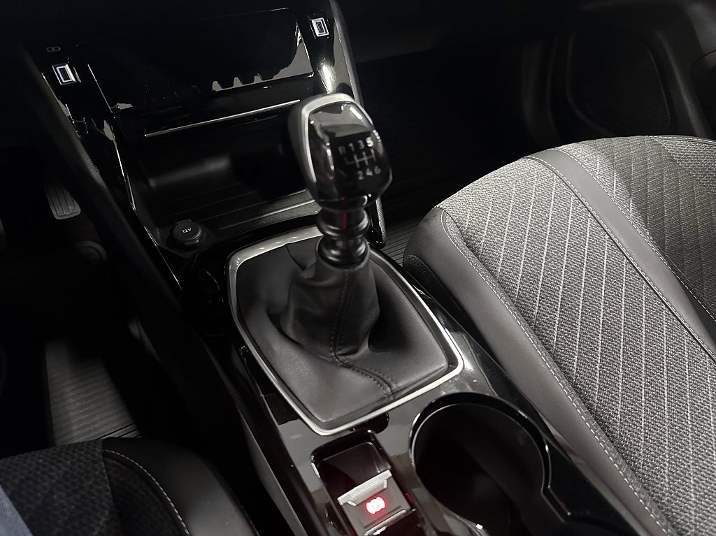 Peugeot 2008 1.2 PureTech 130HK Manuell Allure – bild 13