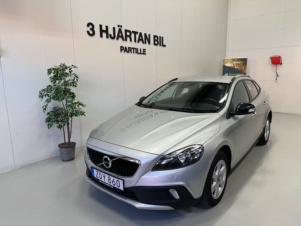 Volvo V40 Cross Country D2 Kinetic I VoC I NY SERV/BES I MOMS AVDRAGBAR I 