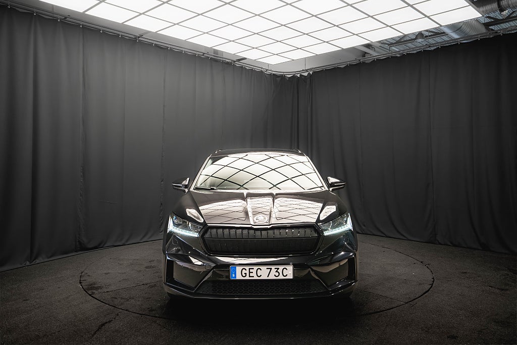 Skoda Enyaq iV 80 SPORTLINE DRAG KAMERA VÄRMEPUMP 1-ÄGARE MOMS