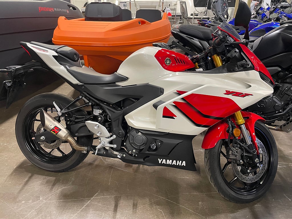 Yamaha R3 ABS ANNIVERSARY DEMO AKRAPOVIC SPARA 8000kr r3 yzf-300 A2
