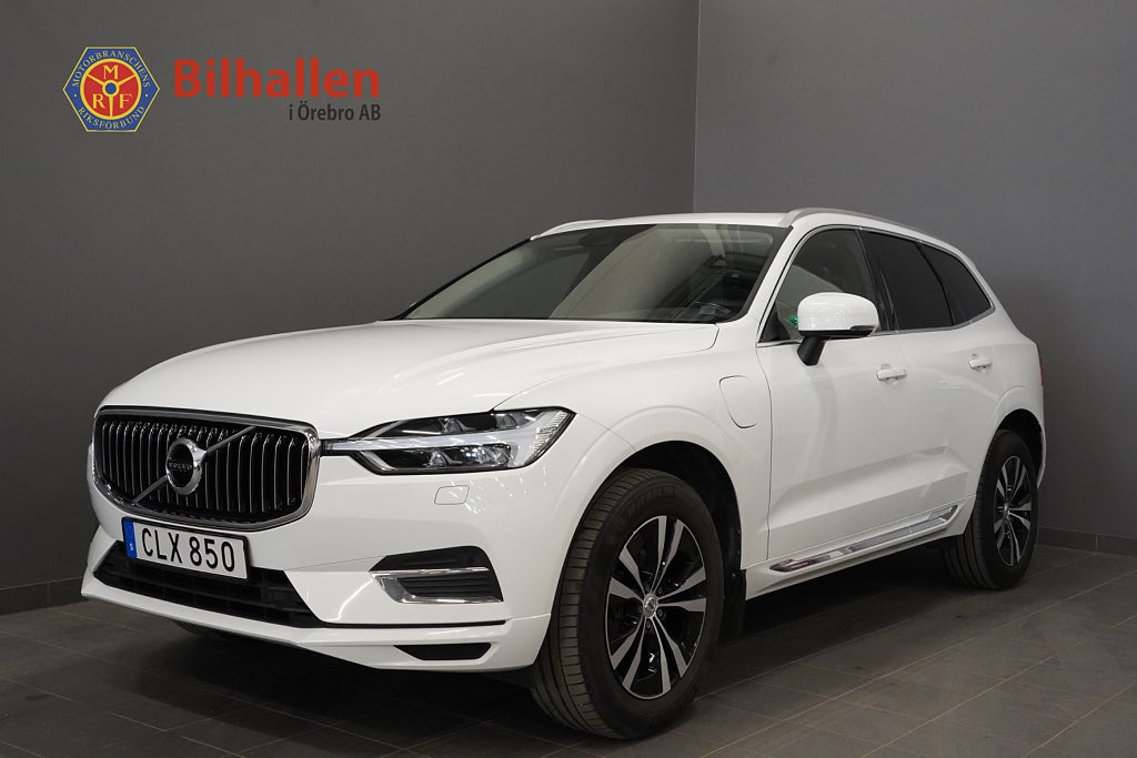 Volvo XC60 Recharge T6 AWD Momentum /Komfortstolar Läder Kamera 