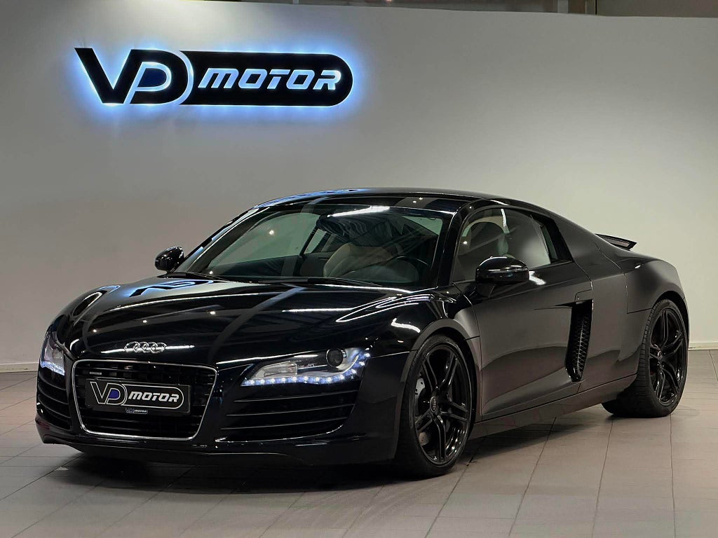 Audi R8 Coupé Quattro Manuell B&O Alcantara Navi 420hk