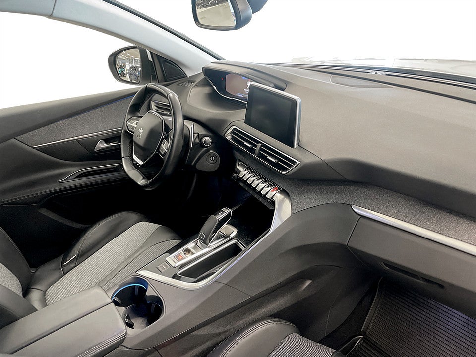 Bild på Peugeot 3008 Allure 1.2 PT 130hk Aut P-SENSORER