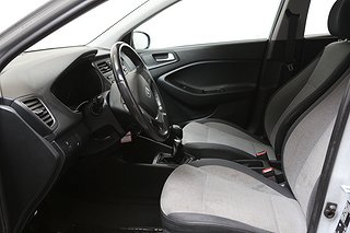 Halvkombi Hyundai i20 10 av 21