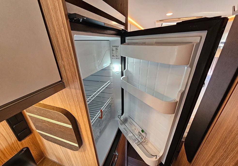 Weinsberg 630  Carabus ME Edition Fire , automat,  långbädd thumbnail