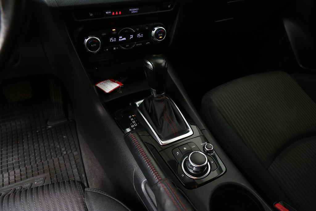 Mazda 3 2,0 SKYACTIV-G 120hk Aut 5D Navi P-sensorer 2013