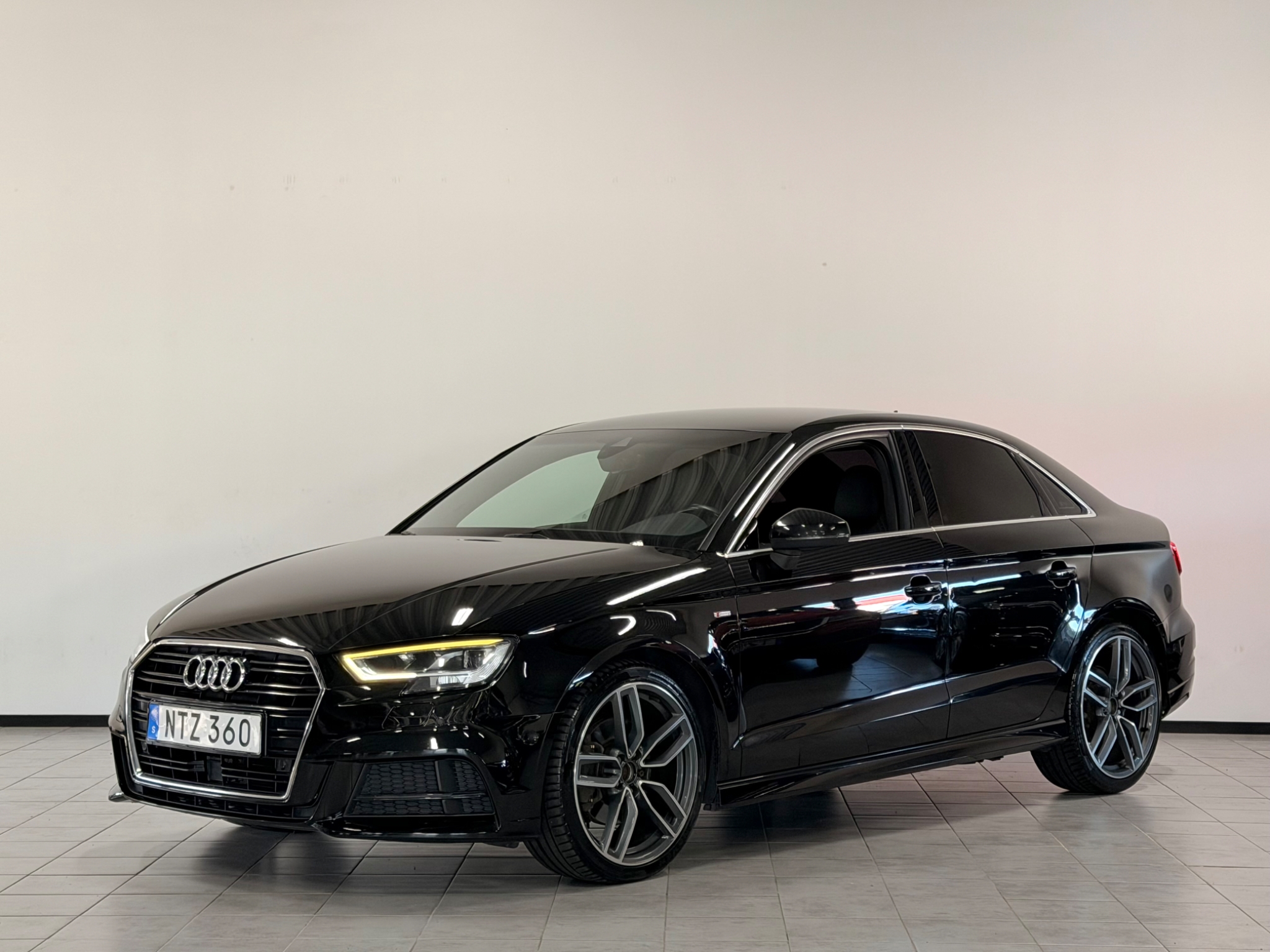 Audi A3 Sedan 2.0 TDI B&O 2017, bild 5/10