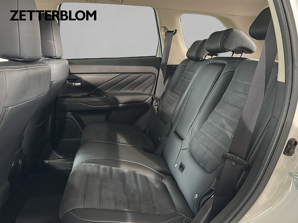 SUV Mitsubishi Outlander 13 av 14