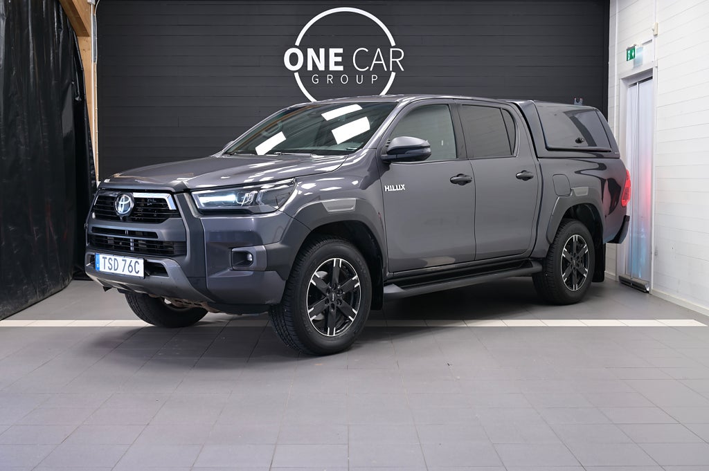 Toyota Hilux 2.8 4WD Invincible MOMS Värmare Diff JBL Nyserv Nybes