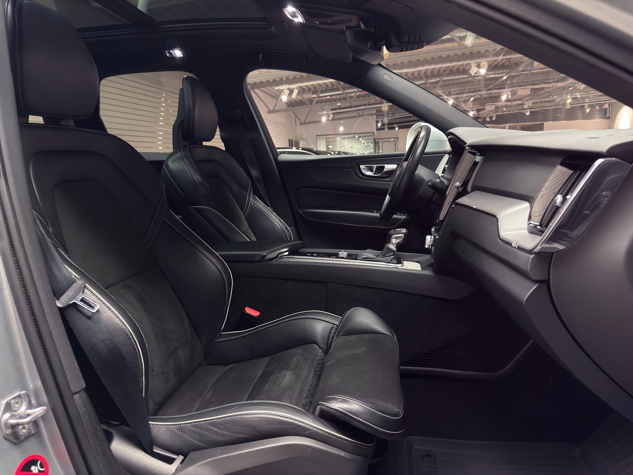 Volvo XC60 T5 AWD R-Design 254hk | Drag | Panorama | Klimatpaket 2018 - miniatyr 38