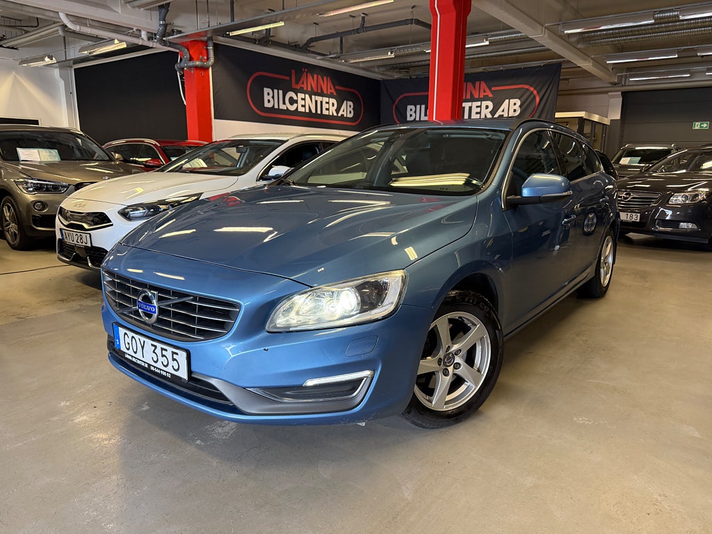 Volvo V60 D2 Automat Momentum Drag Kamrem bytt Låg årsskatt SoV 