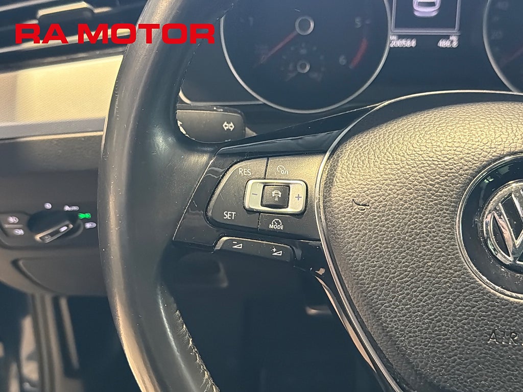 Volkswagen Passat Sportscombi 2.0 TDI 150hk | Värmare | Kamera | Drag 2015