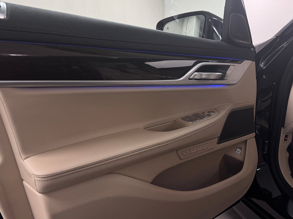 BMW 745 2020 - miniatyr 14