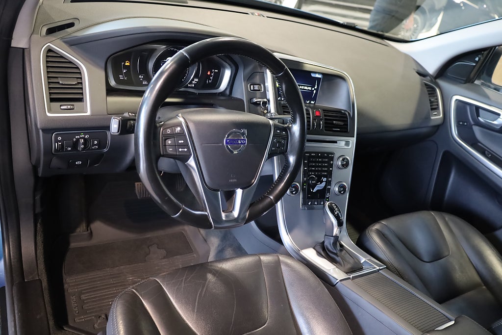 Volvo XC60 D4 AWD AUT Summum Navi Drag VOC Läder Rattvärme 2017
