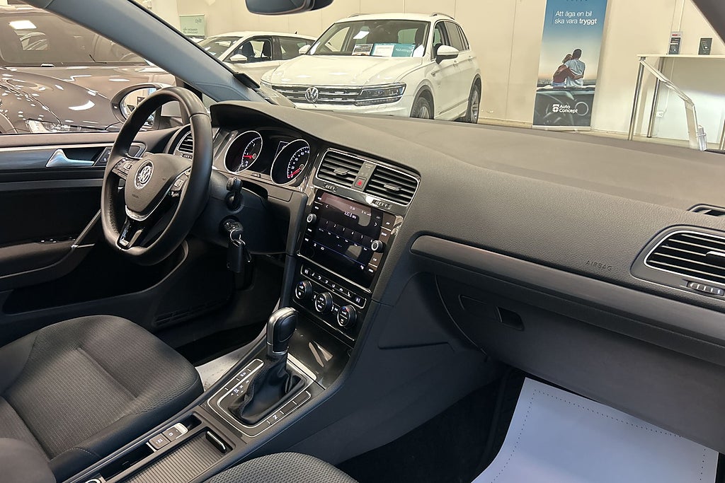 Volkswagen Golf 5-dörrar 1.6 TDI Automat Värmare/P-Sensorer/Carplay