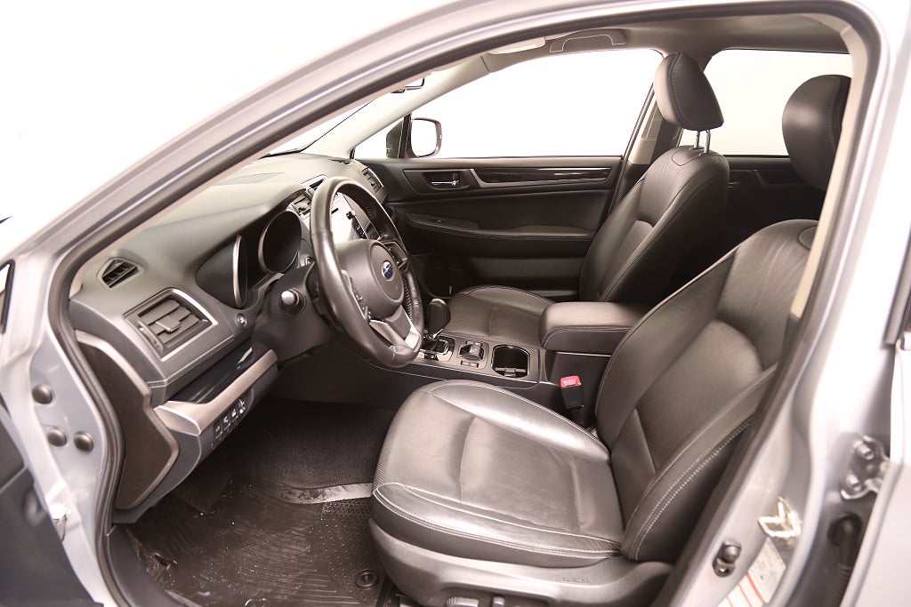 Subaru Outback 2,5i 175hk Summit AWD Taklucka H/K Skinn Motorv Drag 2018